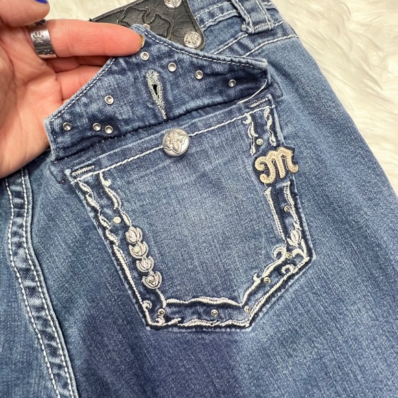 👖|•MISS ME•| Boyfriend Capri Jeans Size 29👖 - Picture 6 of 10